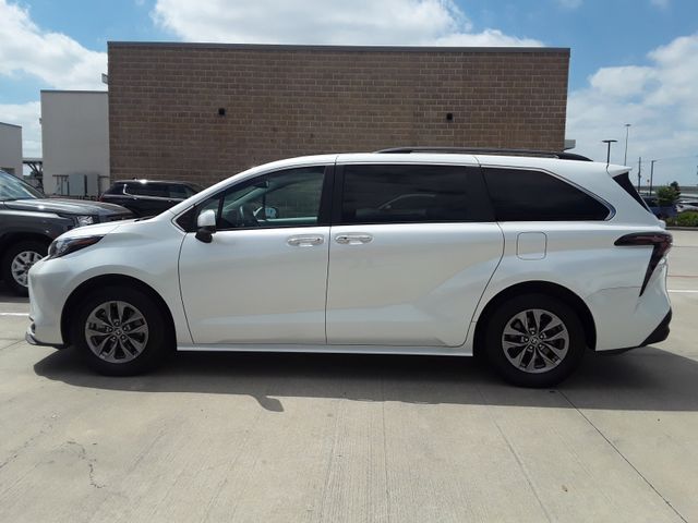 2023 Toyota Sienna XLE