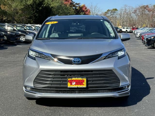 2023 Toyota Sienna XLE