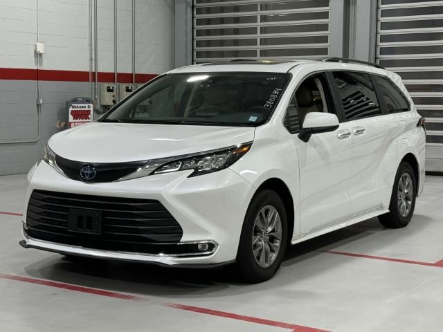 2023 Toyota Sienna XLE