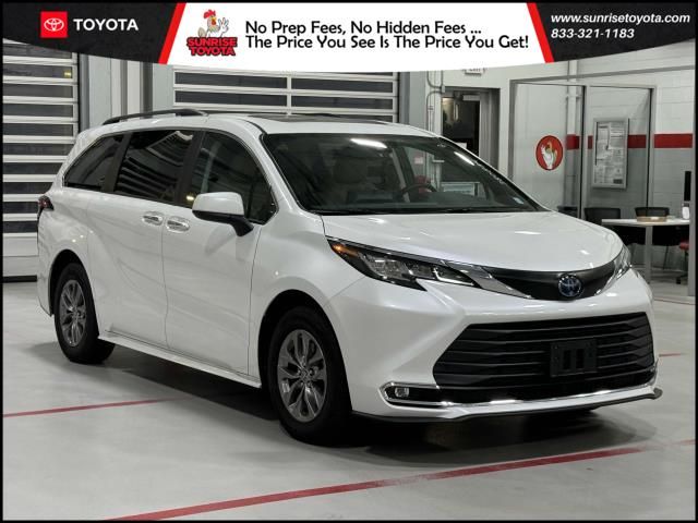 2023 Toyota Sienna XLE