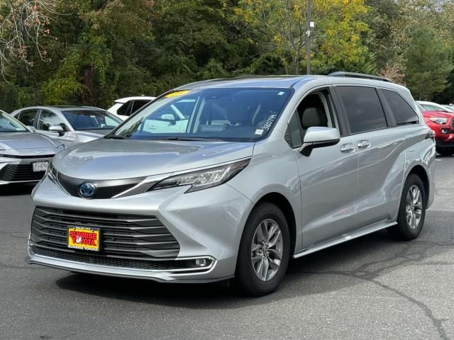 2023 Toyota Sienna XLE