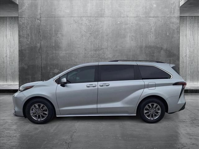 2023 Toyota Sienna LE
