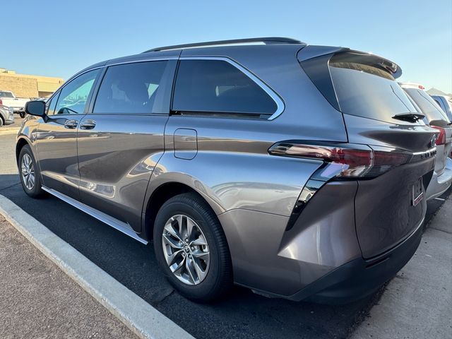 2023 Toyota Sienna LE