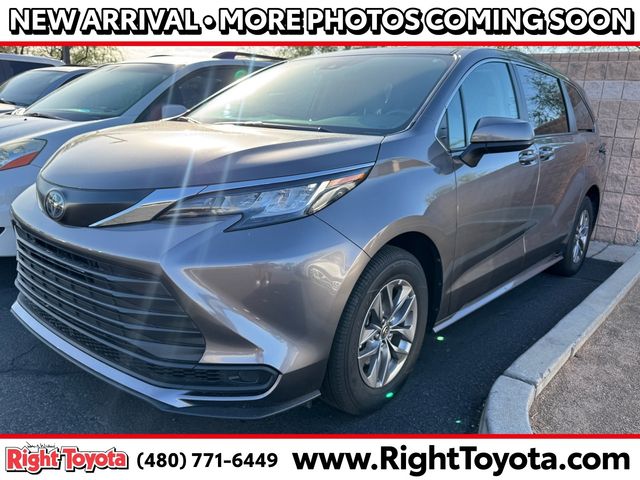 2023 Toyota Sienna LE