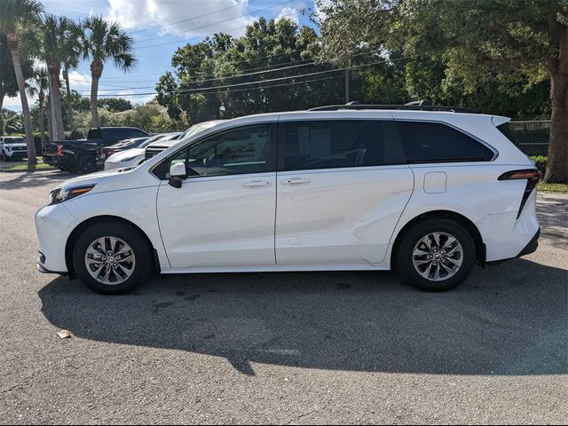 2023 Toyota Sienna LE