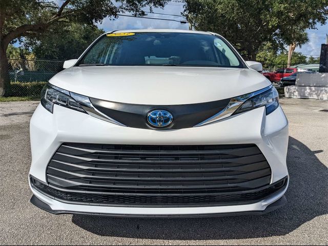 2023 Toyota Sienna LE