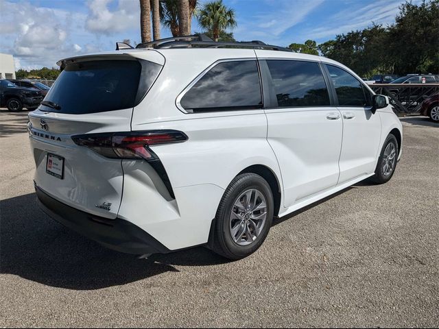 2023 Toyota Sienna LE