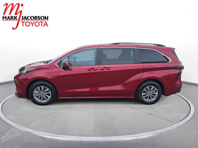 2023 Toyota Sienna LE