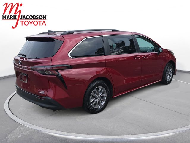 2023 Toyota Sienna LE