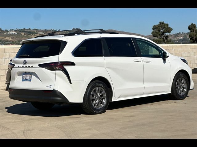 2023 Toyota Sienna LE