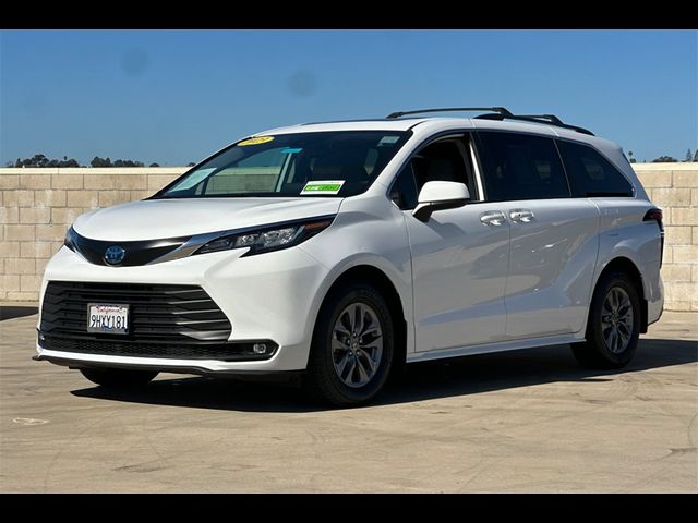 2023 Toyota Sienna LE