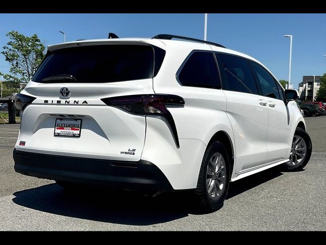 2023 Toyota Sienna LE