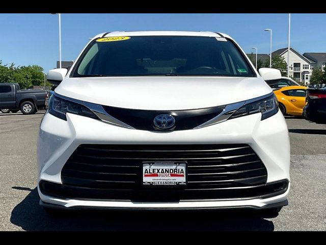 2023 Toyota Sienna LE