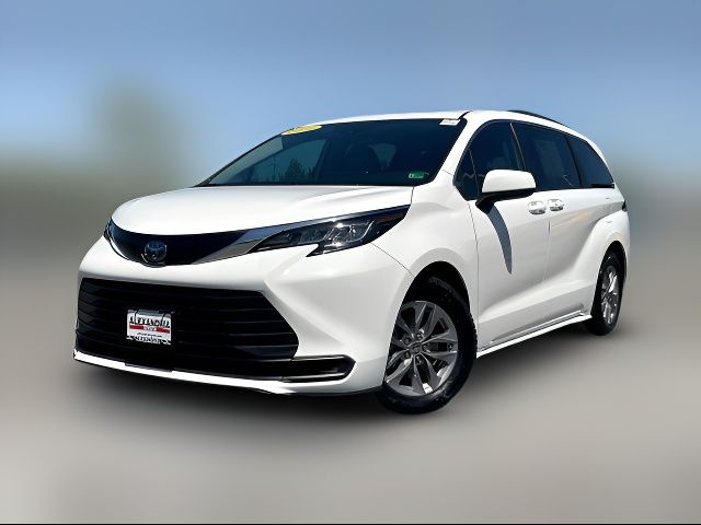 2023 Toyota Sienna LE