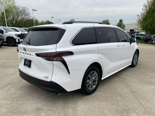 2023 Toyota Sienna LE