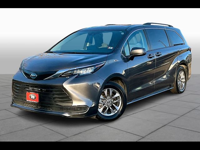 2023 Toyota Sienna LE