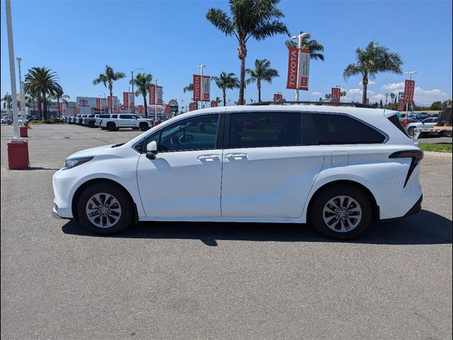 2023 Toyota Sienna LE