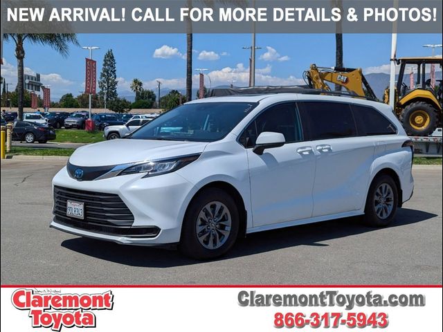 2023 Toyota Sienna LE