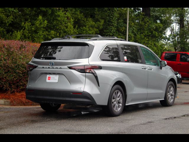 2023 Toyota Sienna LE