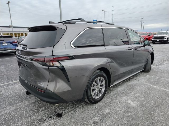 2023 Toyota Sienna LE