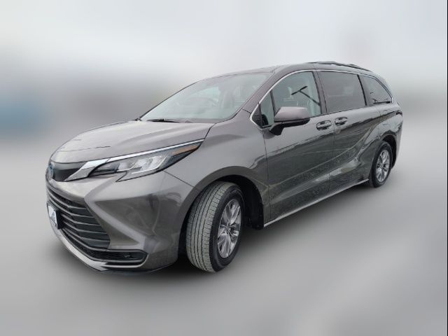 2023 Toyota Sienna LE