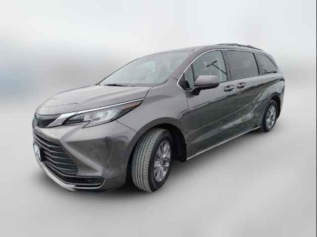 2023 Toyota Sienna LE