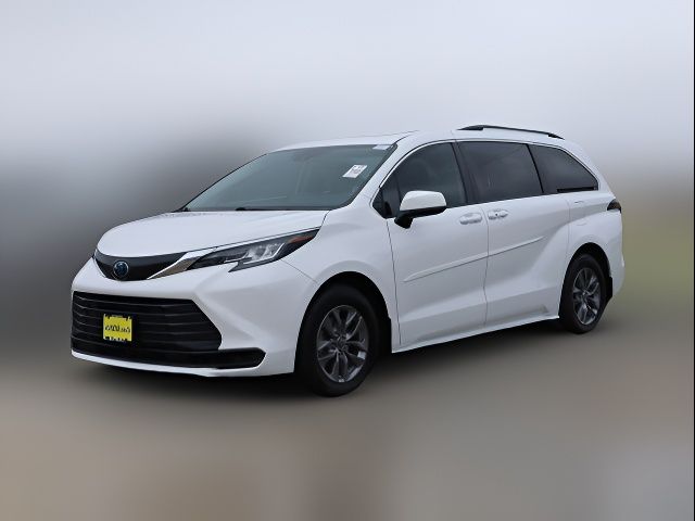 2023 Toyota Sienna LE