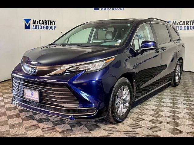 2023 Toyota Sienna LE