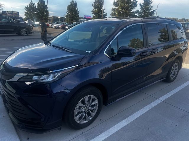 2023 Toyota Sienna LE