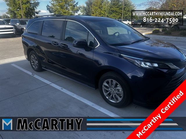 2023 Toyota Sienna LE