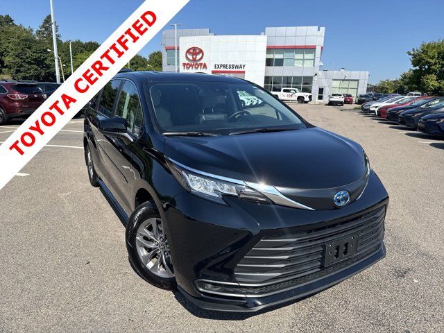 2023 Toyota Sienna LE