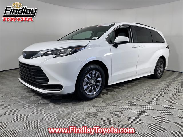 2023 Toyota Sienna LE