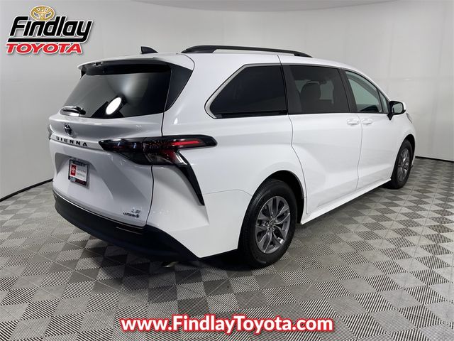 2023 Toyota Sienna LE