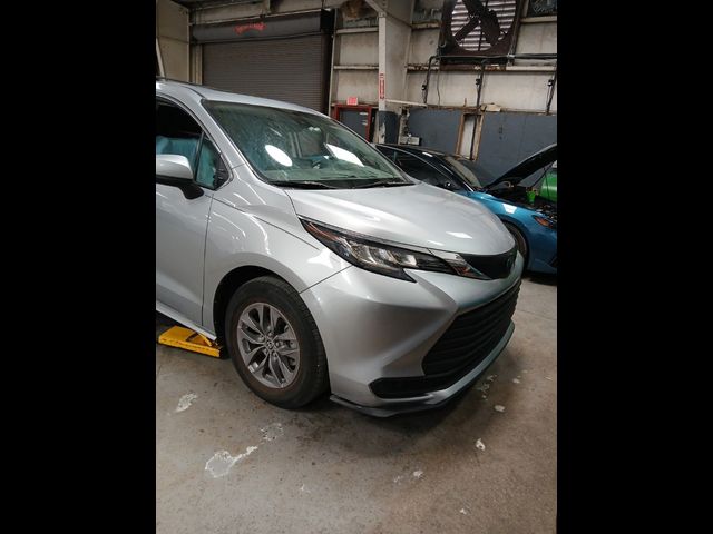 2023 Toyota Sienna LE