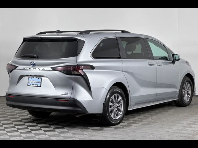 2023 Toyota Sienna LE
