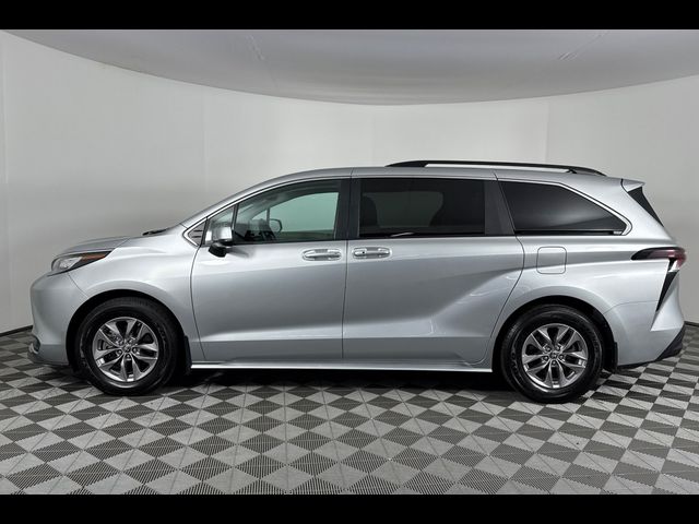 2023 Toyota Sienna LE