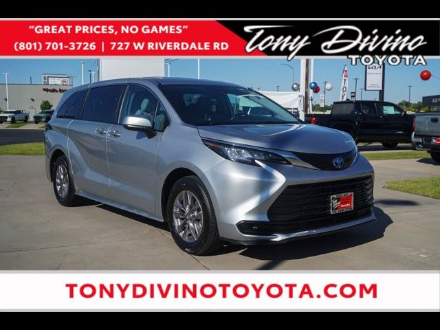 2023 Toyota Sienna LE