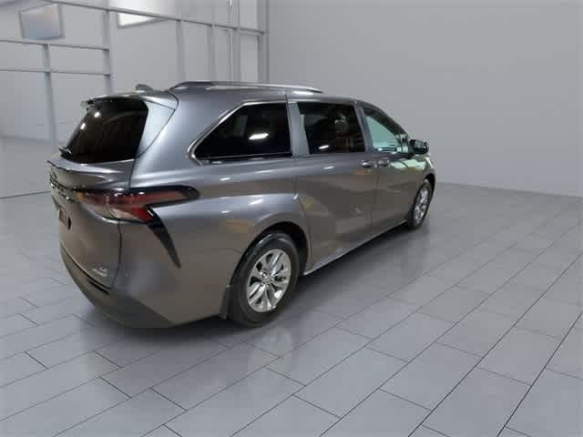 2023 Toyota Sienna LE