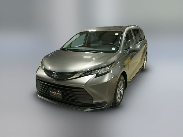 2023 Toyota Sienna LE