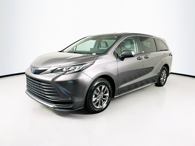 2023 Toyota Sienna LE