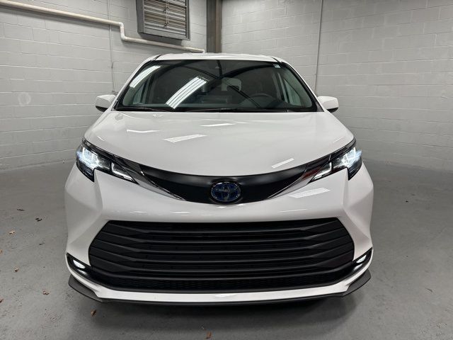 2023 Toyota Sienna LE