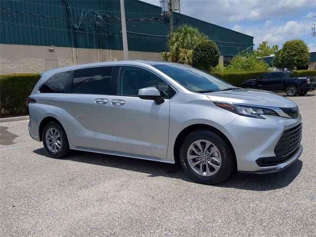 2023 Toyota Sienna LE