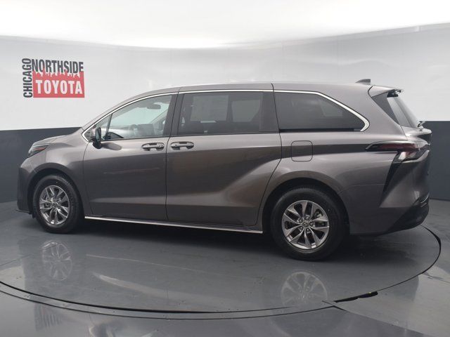 2023 Toyota Sienna LE