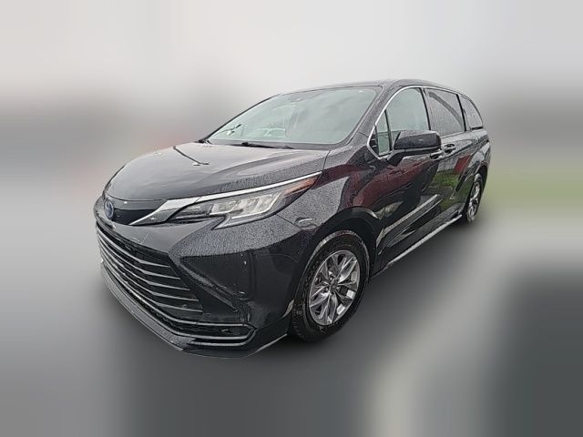 2023 Toyota Sienna LE