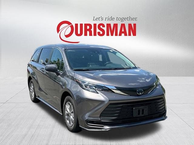 2023 Toyota Sienna LE