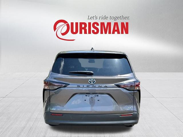 2023 Toyota Sienna LE