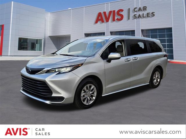 2023 Toyota Sienna LE