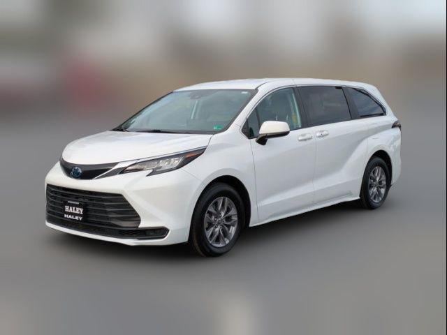 2023 Toyota Sienna LE