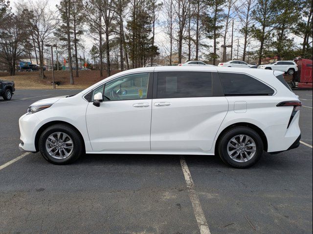 2023 Toyota Sienna LE