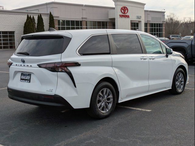 2023 Toyota Sienna LE